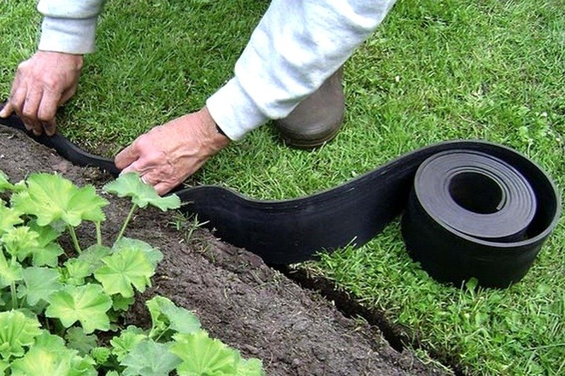 Резиновая бордюрная лента для кромки газона