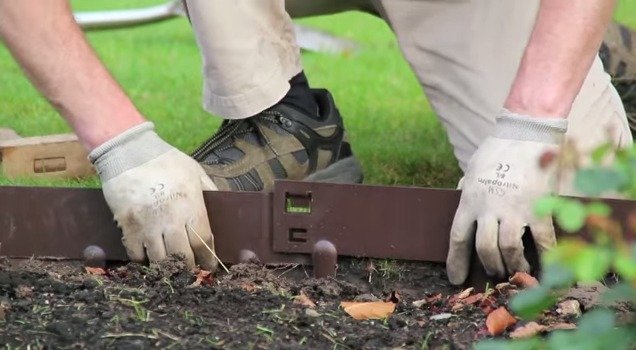 Металлический садовый бордюр для кромки газона