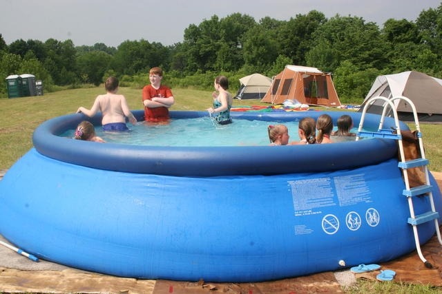 Надувной бассейн
