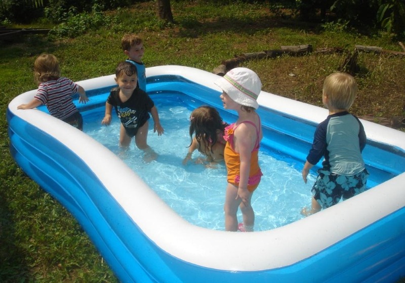 Надувной бассейн