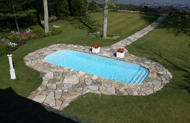 Стационарный бассейн с чашей из стеклопластика