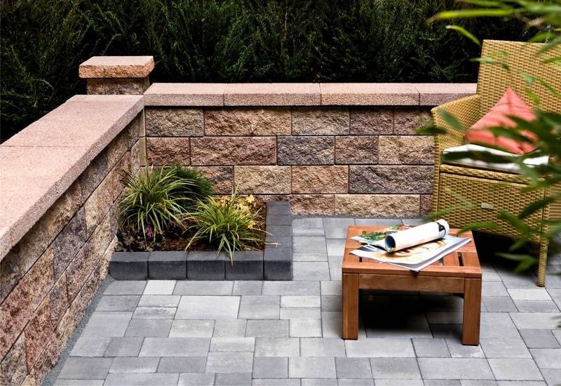 Декоративные, подпорные стенки и клумбы из бетонных блоков