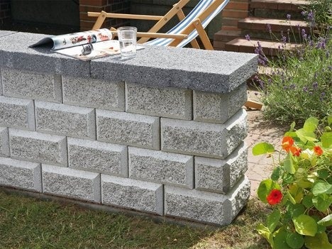 Отдельностоящая каменная стенка