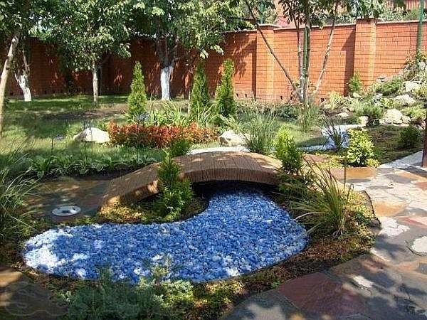 Отсыпка декоративной мульчой, клумбы из гравия и крошки Отсыпка декоративной мульчой, клумбы из гравия и крошки