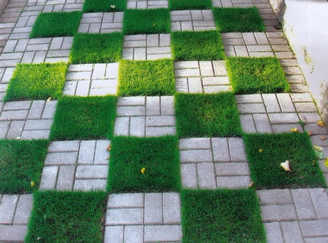 Вставки газона при мощении площадки Вставки газона при мощении площадки